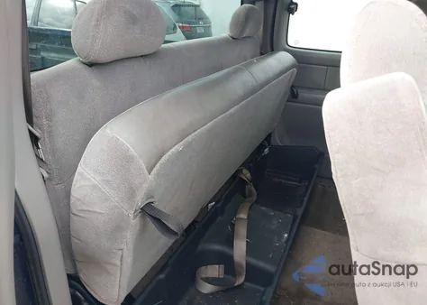 2000 Chevrolet Silverado 1500 Ls from USA, damaged, VIN 1GCEK19T3YE431501